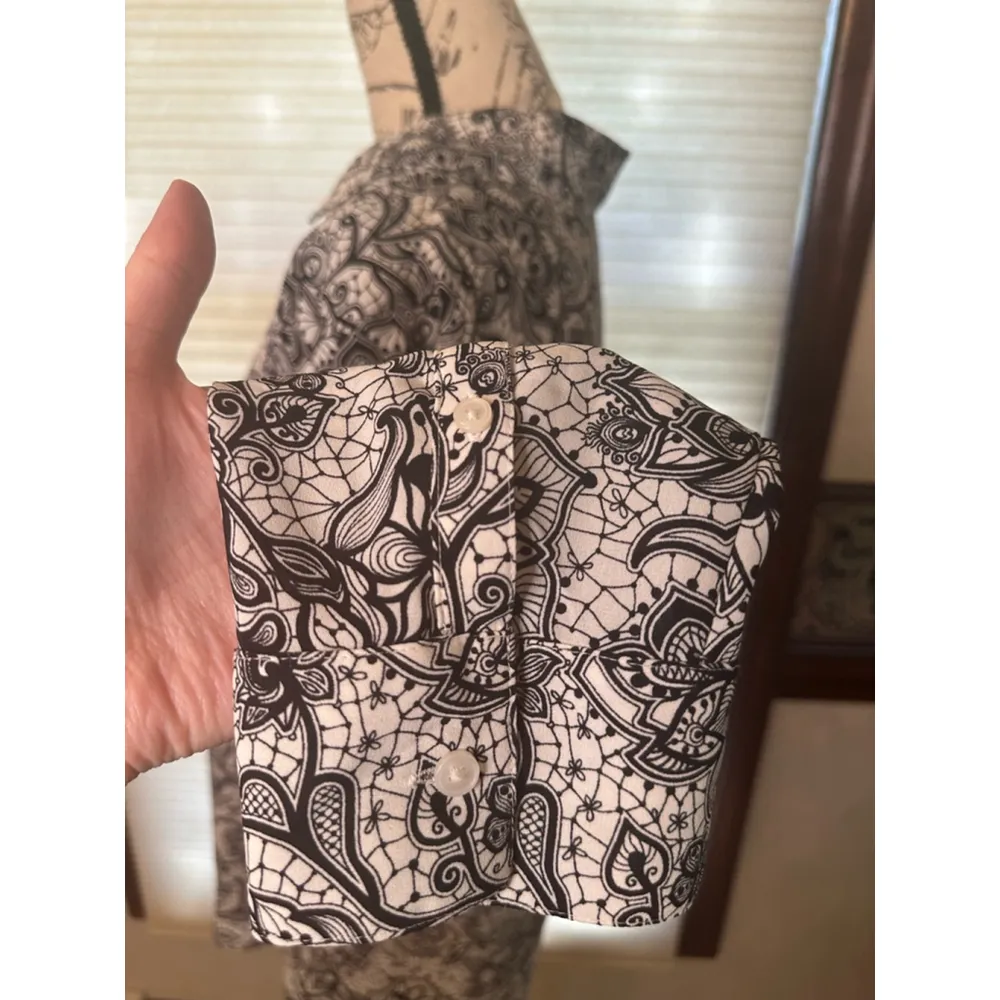 Express Large Black & White Floral Button up Blouse - Image 8