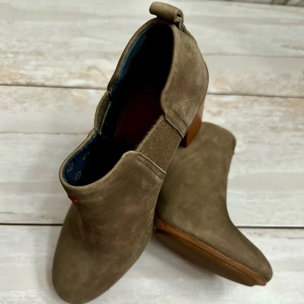 ED Mahoney Woman’s Sz 8M Gray Suede Stacked Heel Booties Shoes Fall Favorite - Image 11