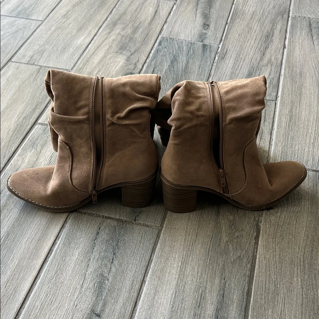 Universal Thread Tan Heeled Boots - Image 3