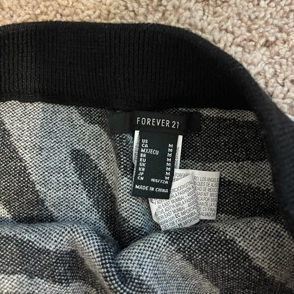 Forever 21 Black and White Mini Skirt - Image 2