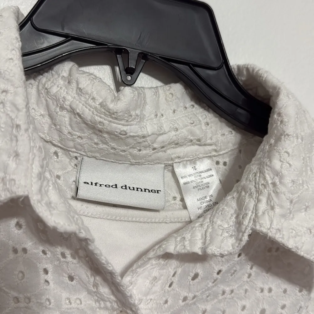 Alfred Dunner White Floral Eyelet Button Top size 16 - Image 5