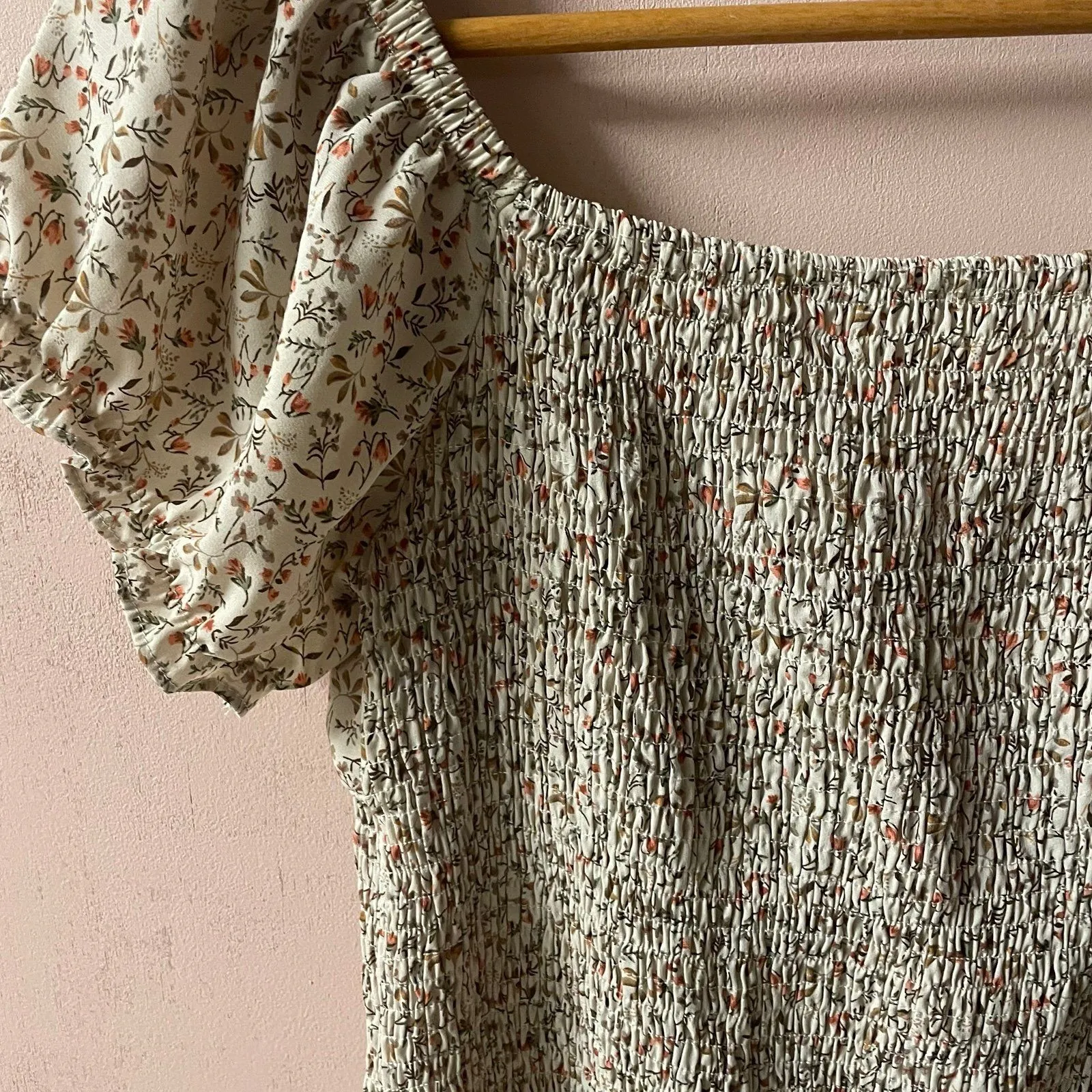 Blush Beige Floral Smocked Bodycon Mini Dress Size L GUC - Image 11