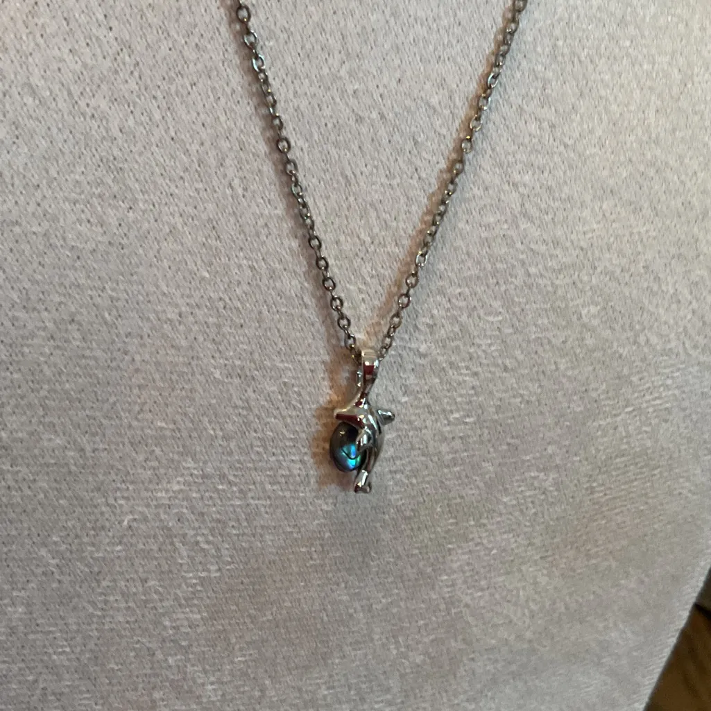 Source Unknown Silver Necklace with Green Accent - Image 2