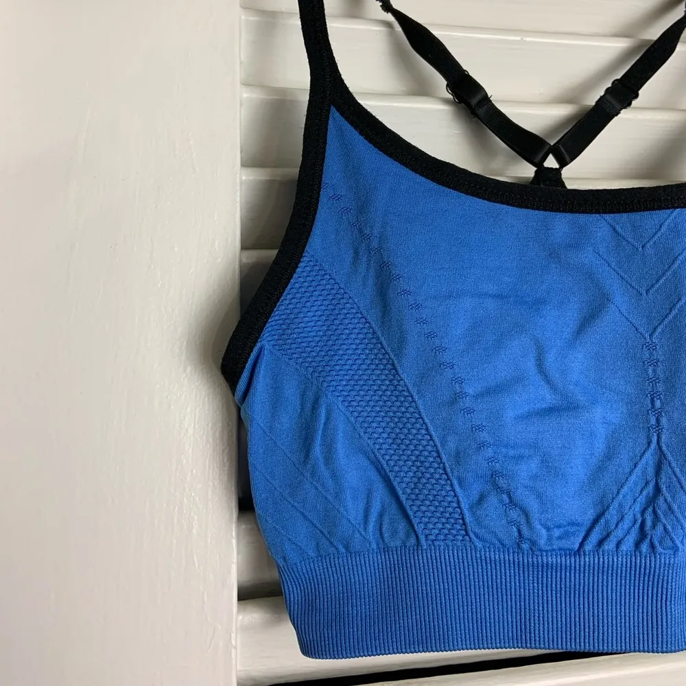 XS champion periwinkle blue razor sports bra - Image 4