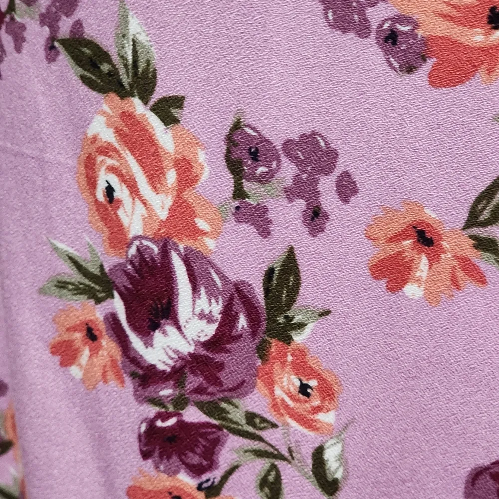 Altar'd State Orchid Floral Ruffle Hem Sleeveless Blouse Size Small - Image 2