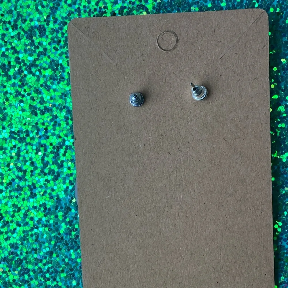 New Grinch Face Christmas Dangle Pierced Earrings - Image 3