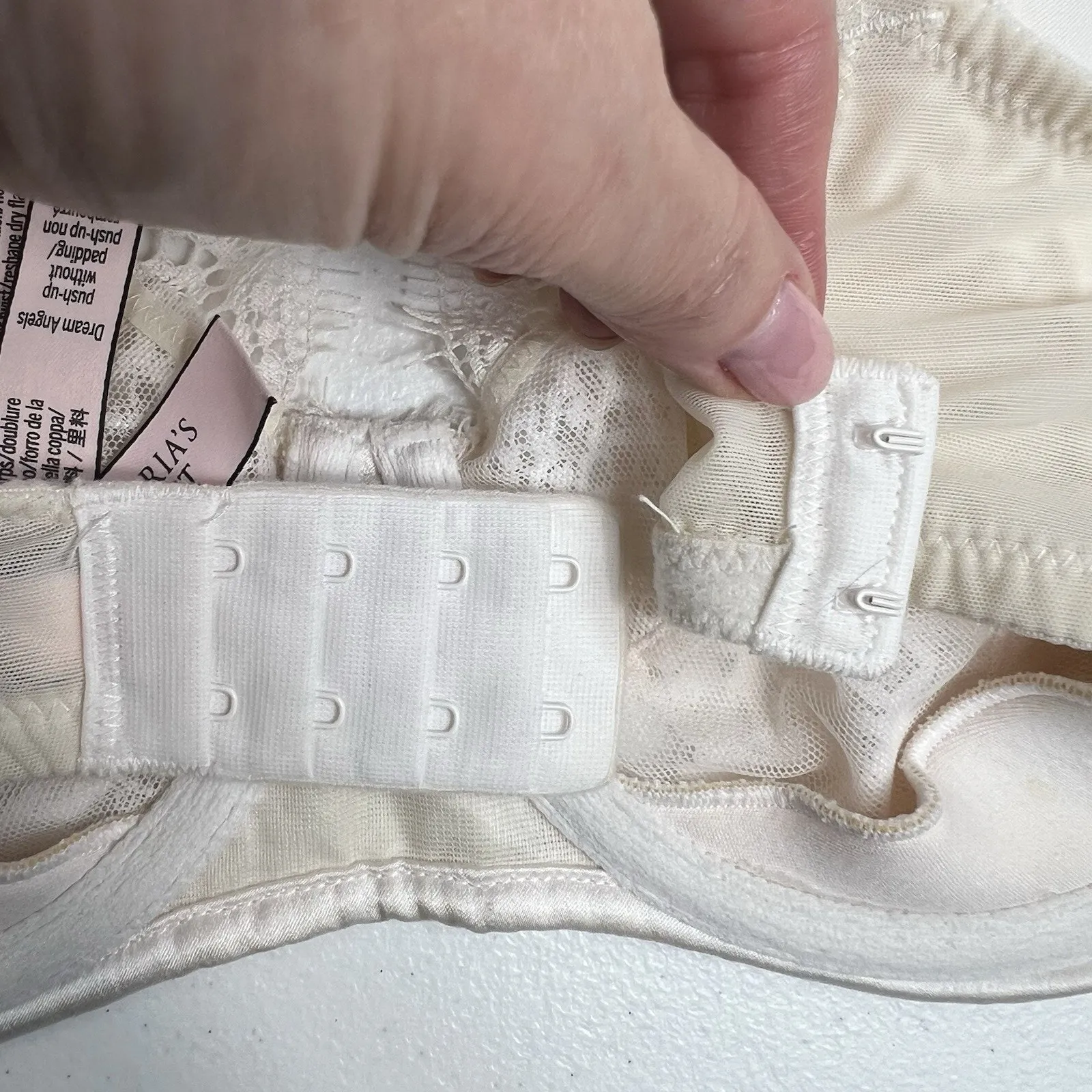 Victoria's Secret 32DD Bra Dream Angels Demi Push Up Without Padding Underwire - Image 7