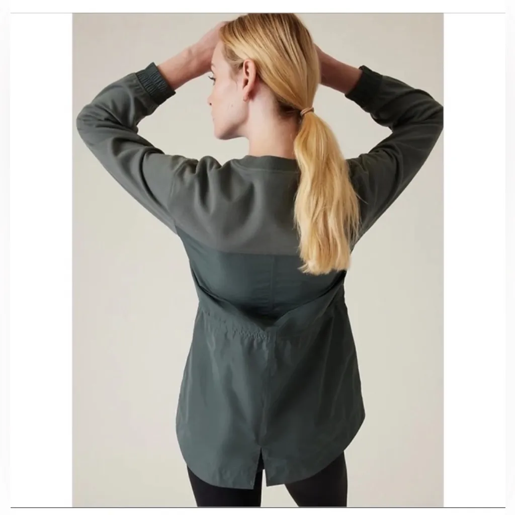 Athleta Triumph Hybrid Crewneck Sweatshirt size medium - Image 2