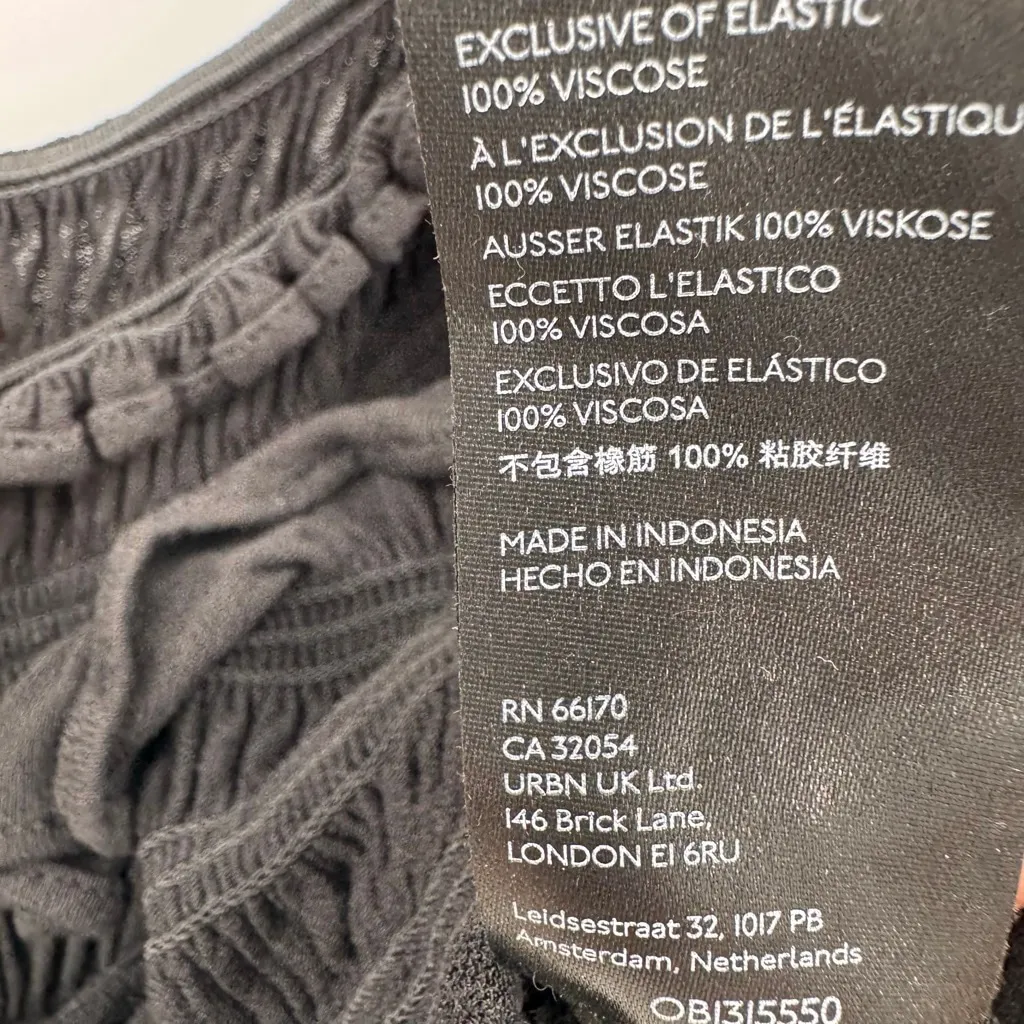 Urban Outfitters Black Smocked Top Cropped Milkmaid Off Shoulder Babydoll Large - Image 9