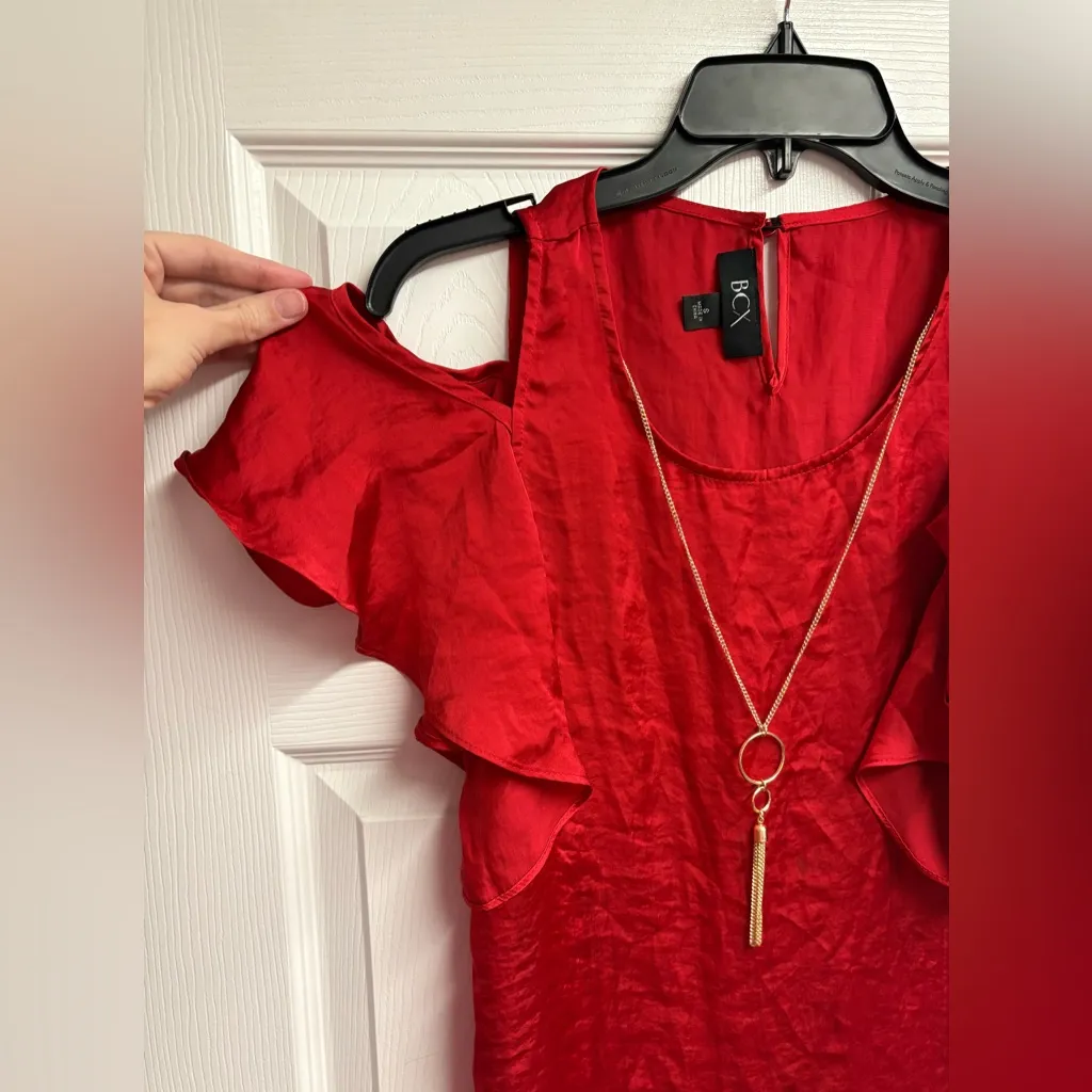 NWT BCX Cold Shoulder Satin Blouse W/ Necklace Size Small - Image 2