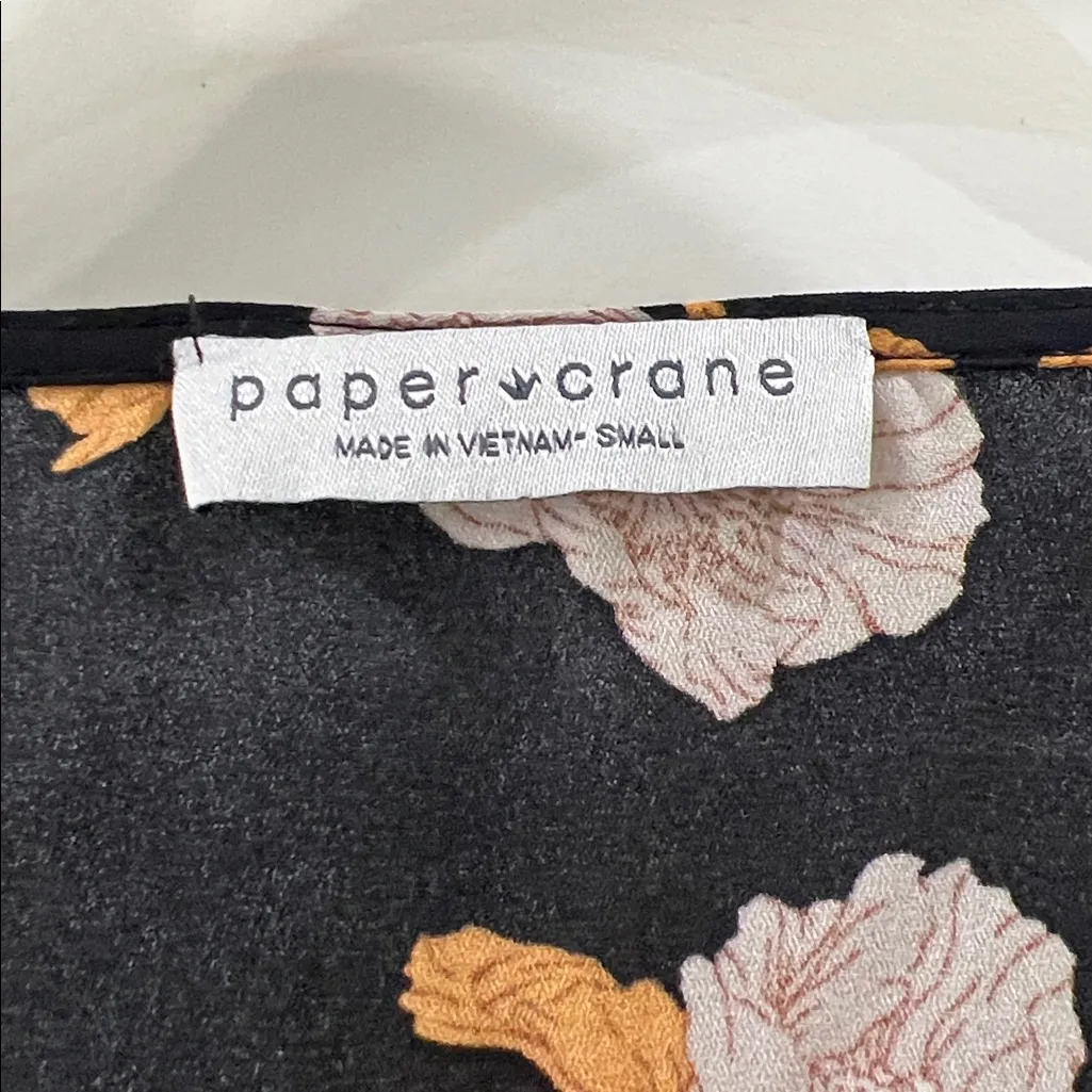 Paper Crane Short Sleeve Blouse size small - Image 2