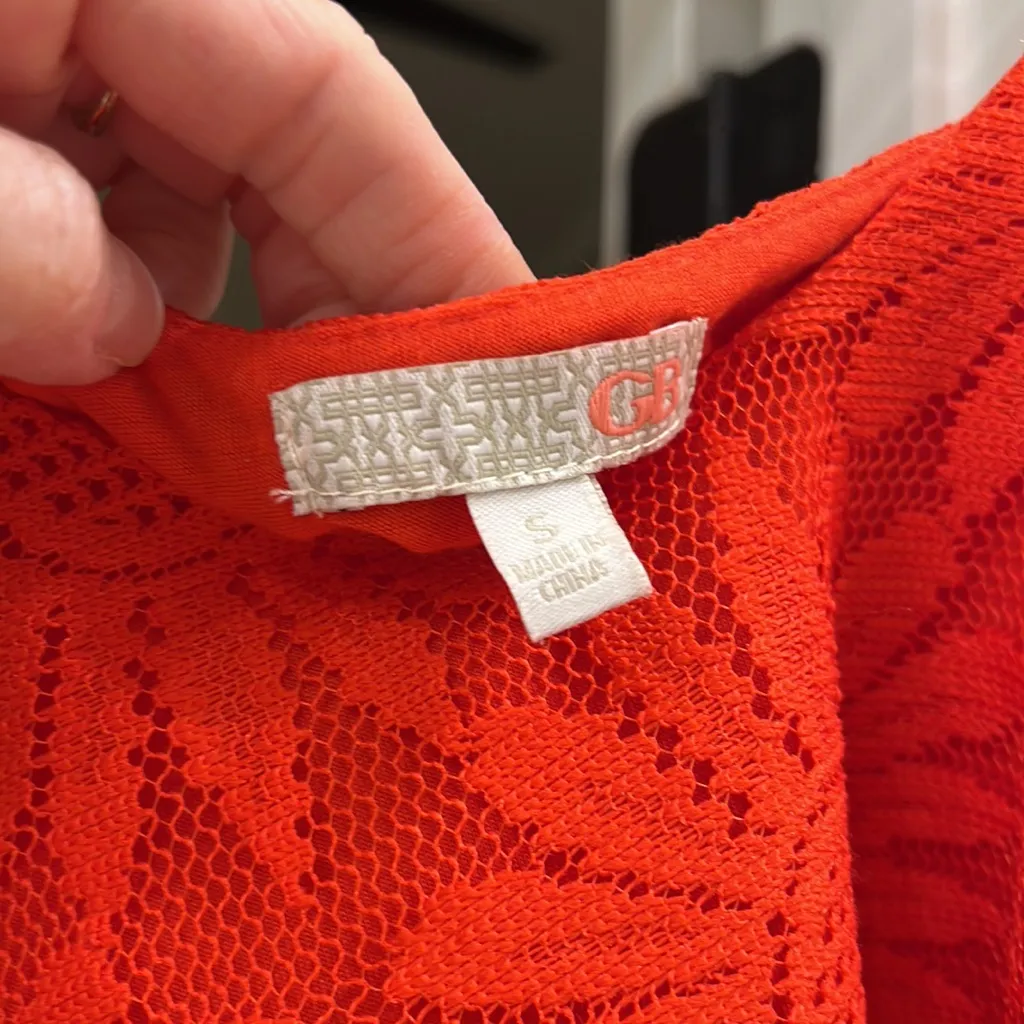 Gianni Bini size small red cropped blouse - Image 3