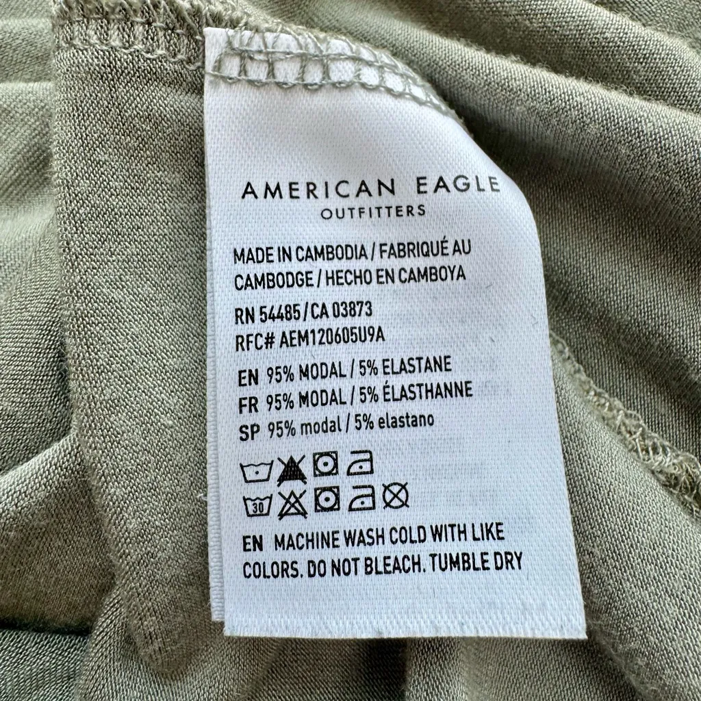 American Eagle Outfitters Soft & Sexy Oversized Camo V-Neck Tee Size S - Image 11