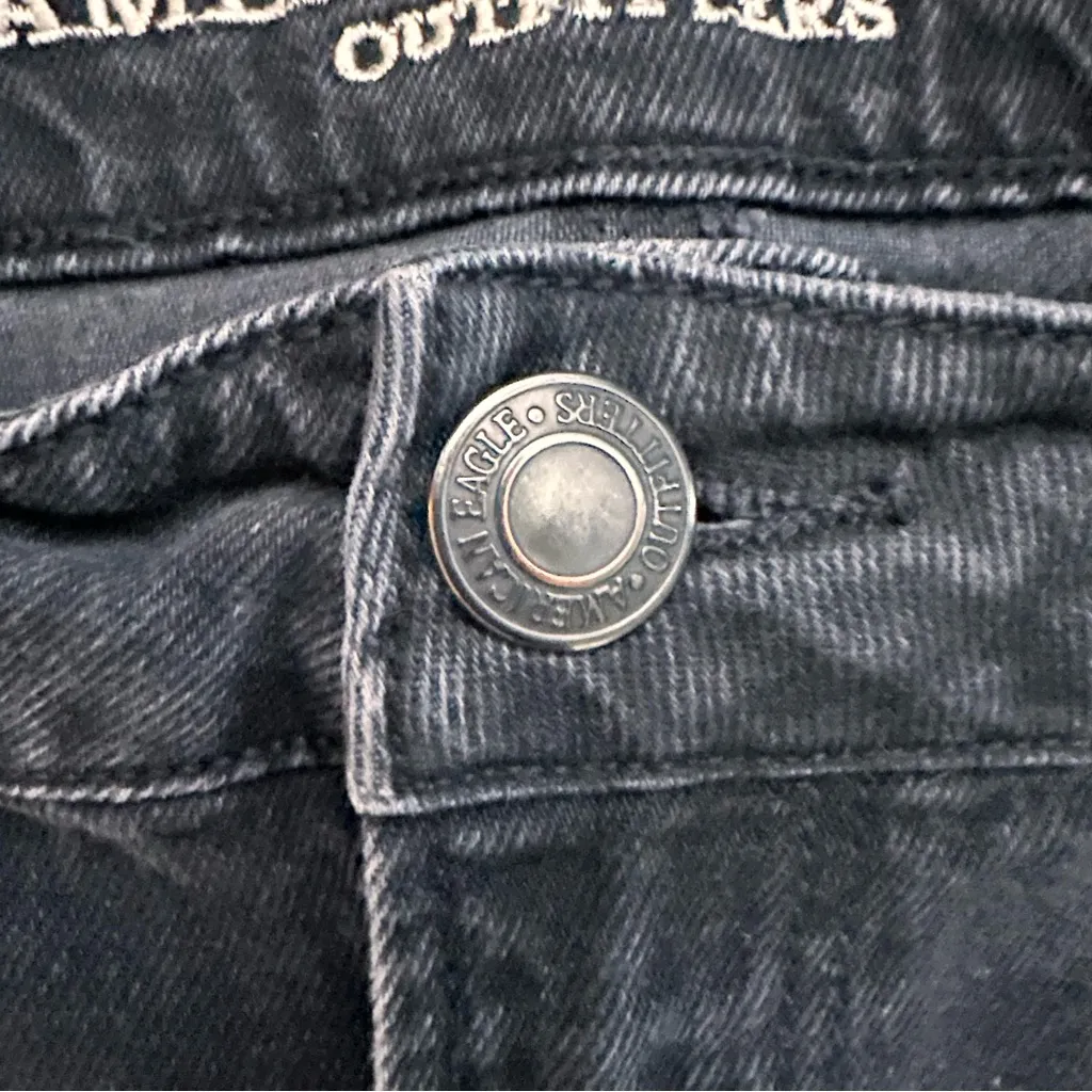 American Eagle Tomgirl Shorts Women’s 18 Black Distressed Denim Low Rise - Image 4