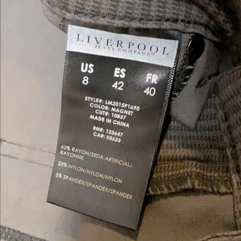 NWOT Pinstripes Skinny Dress Pants Black Size 8 - Image 6