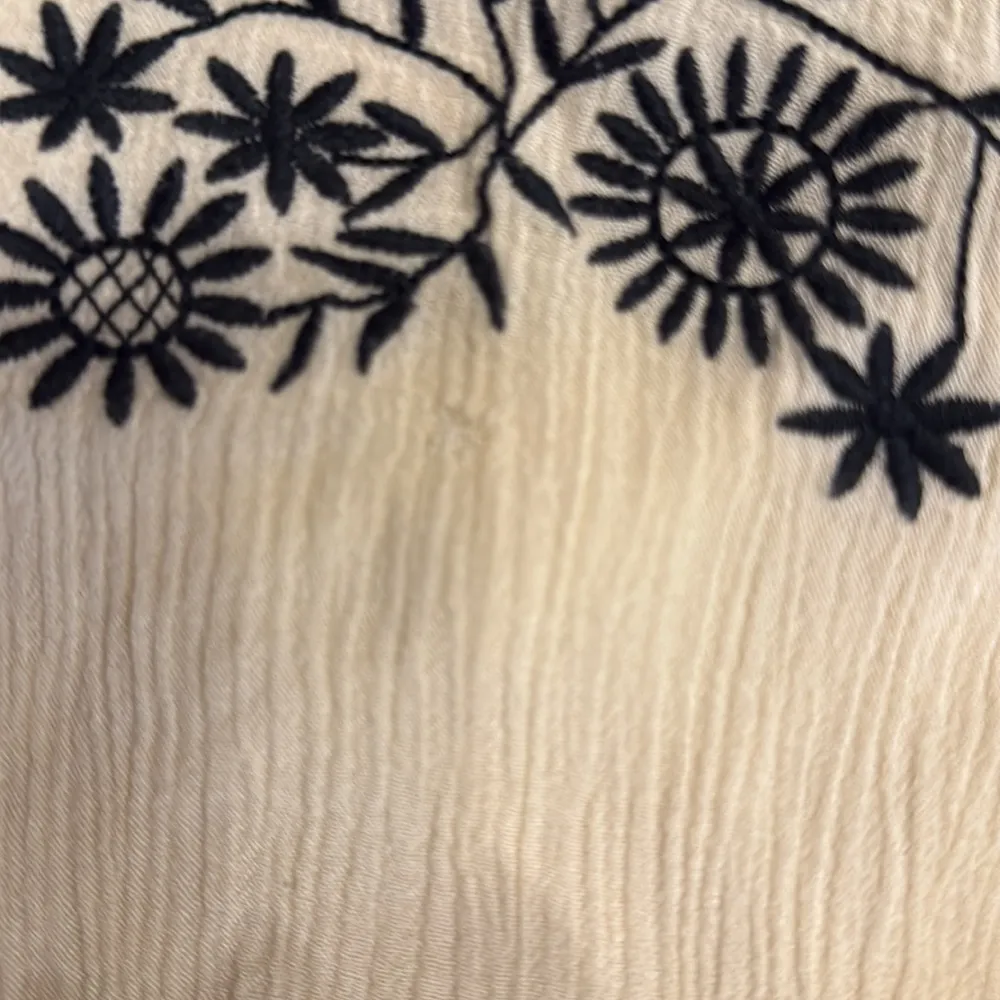 Francesca’s collection embroidered ruffled dress - Image 5