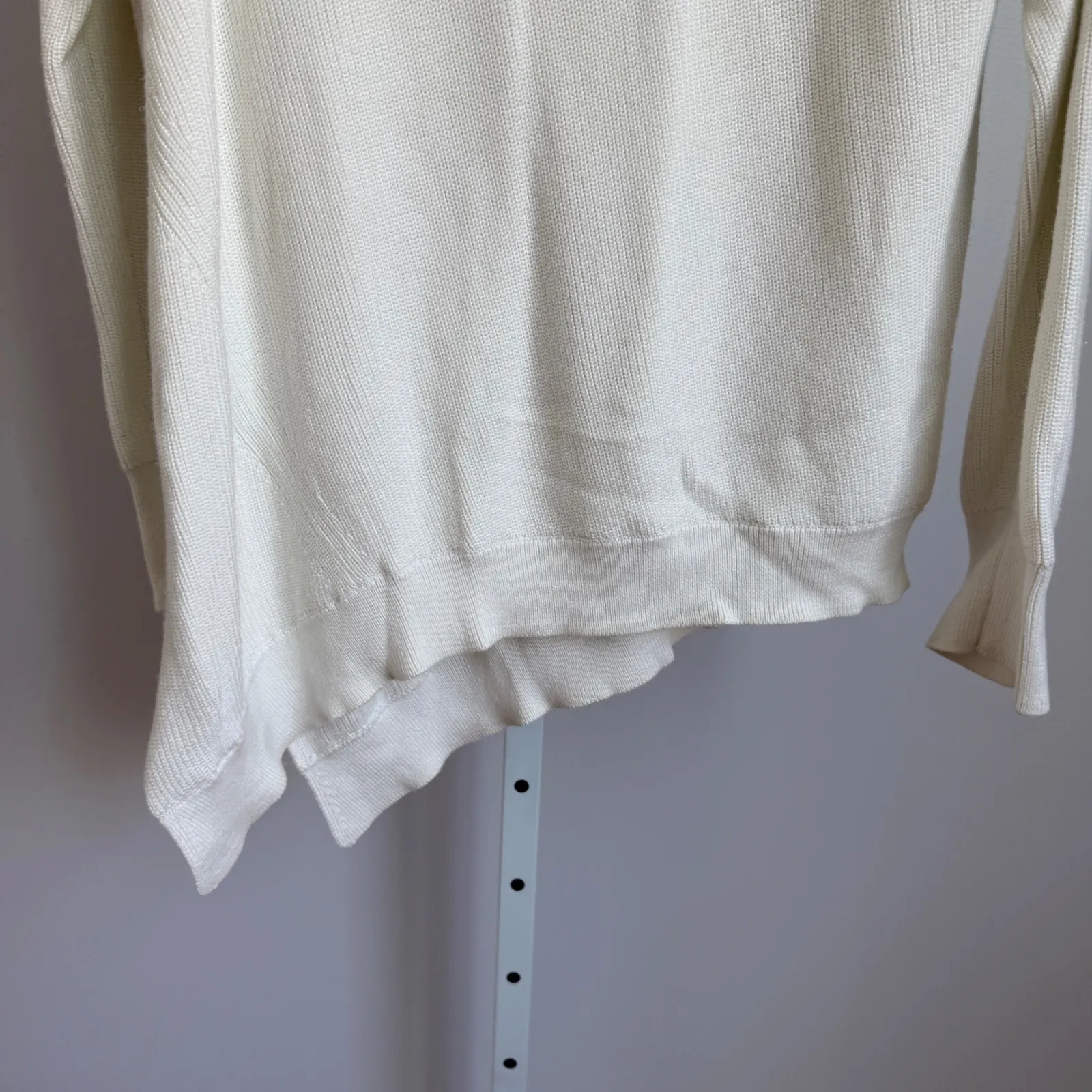 Athleta XL Ivory‎ Knit Sweater Long Sleeve Asymmetrical Hem Pullover Top - Image 3