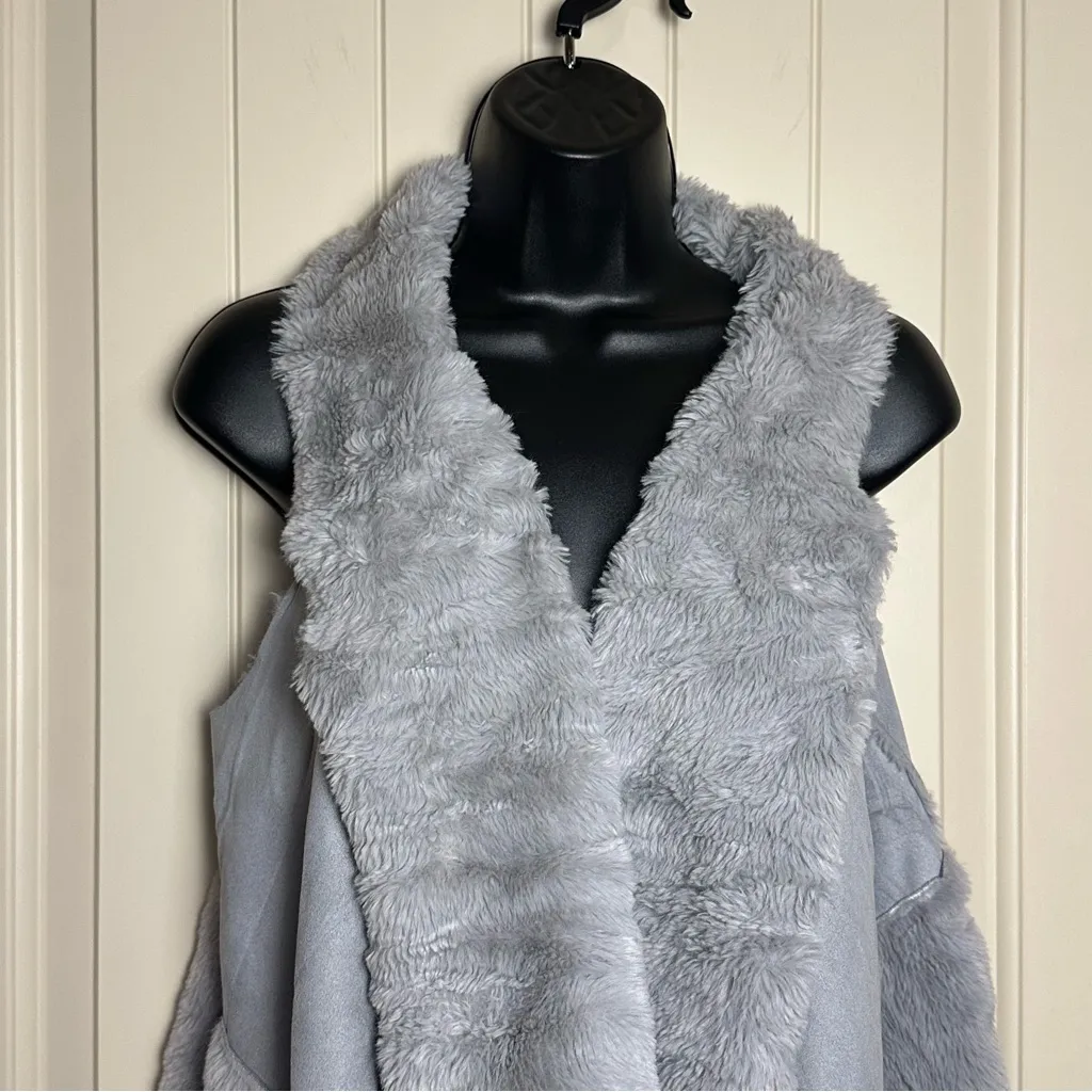 Altar'd State Women's Small Vest Y2K Faux Fur Gray Faux Suede Open Front - Image 2