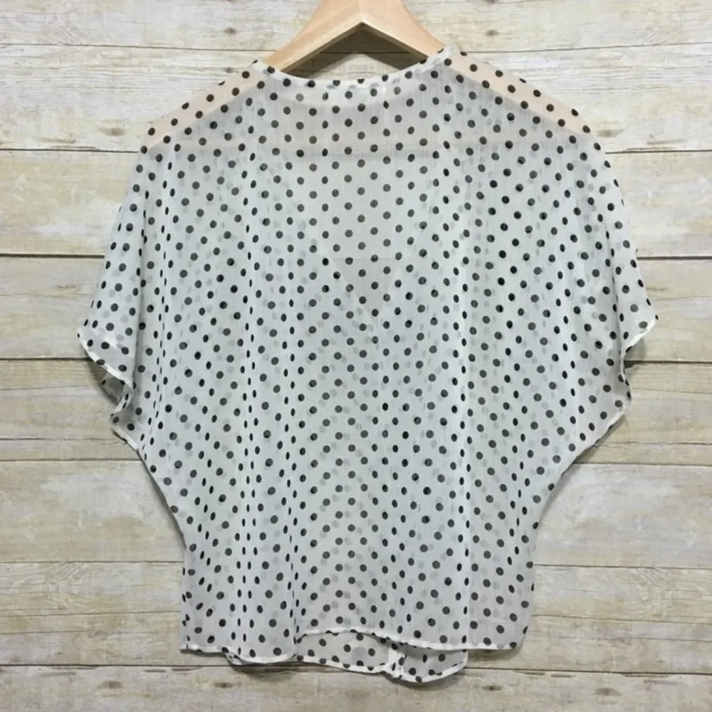 𝅺Forever 21 Sheer Flutter Sleeve Polka dot blouse Size small - Image 6