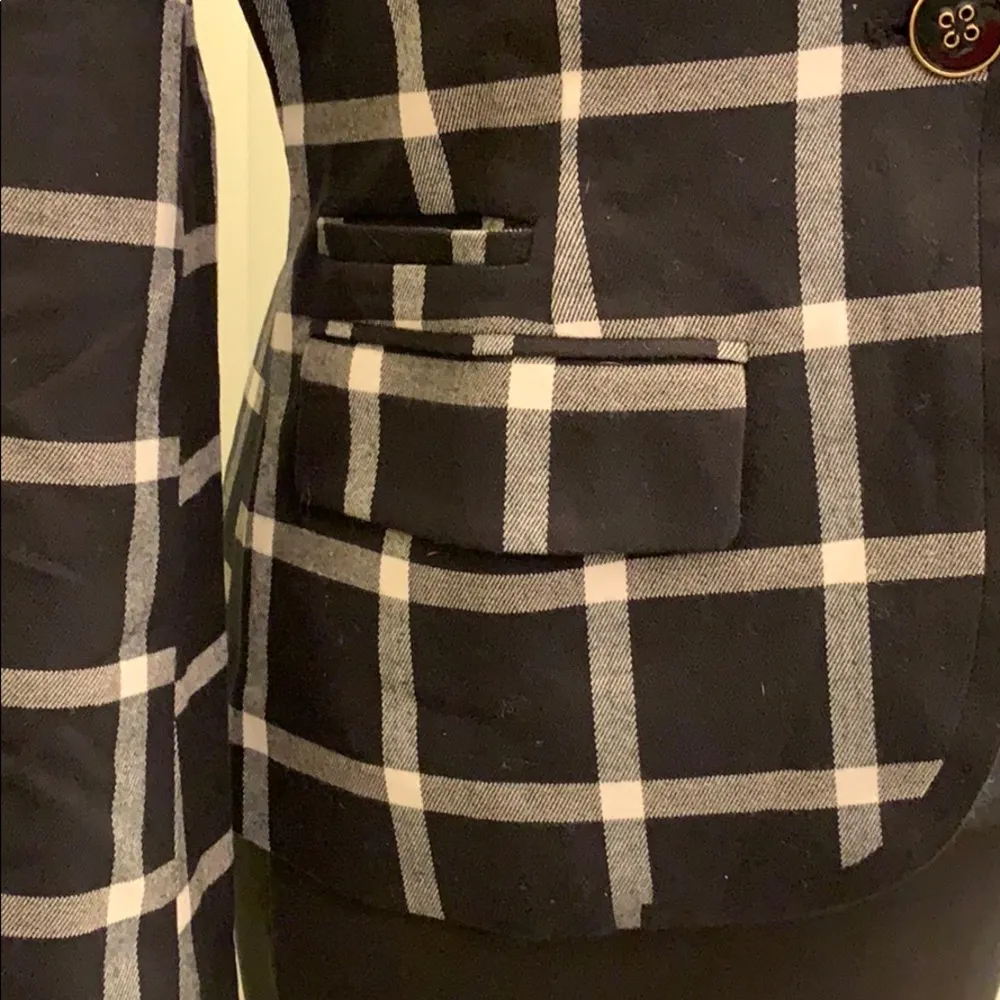 Merona back & white windowpane checked blazer. EUC - Image 6