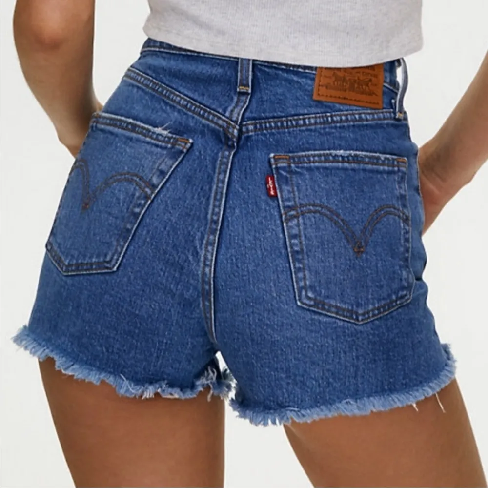 Levi’s Ribcage Short High Rise Distressed Ripped Denim Jean Short Size 25 - Image 14