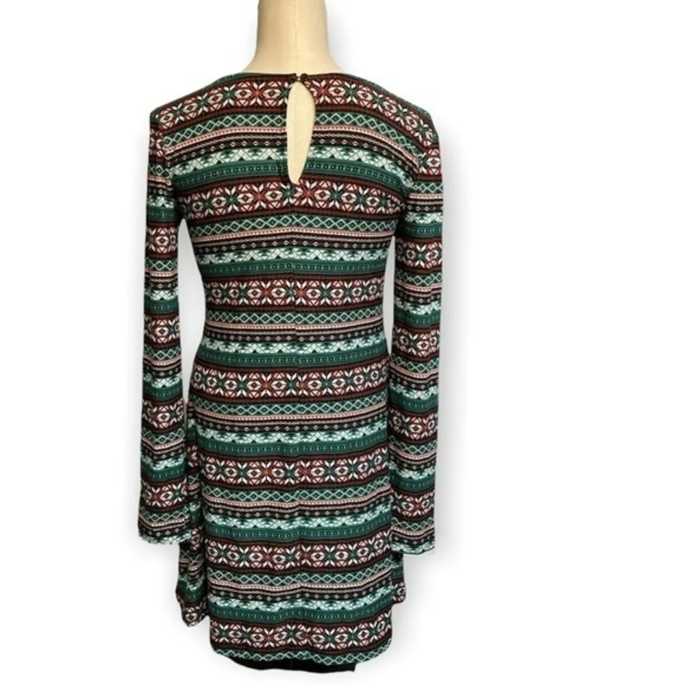 So juniors dress long sleeve Keyhole back fit and flair dress green red MIDI XS - Image 4