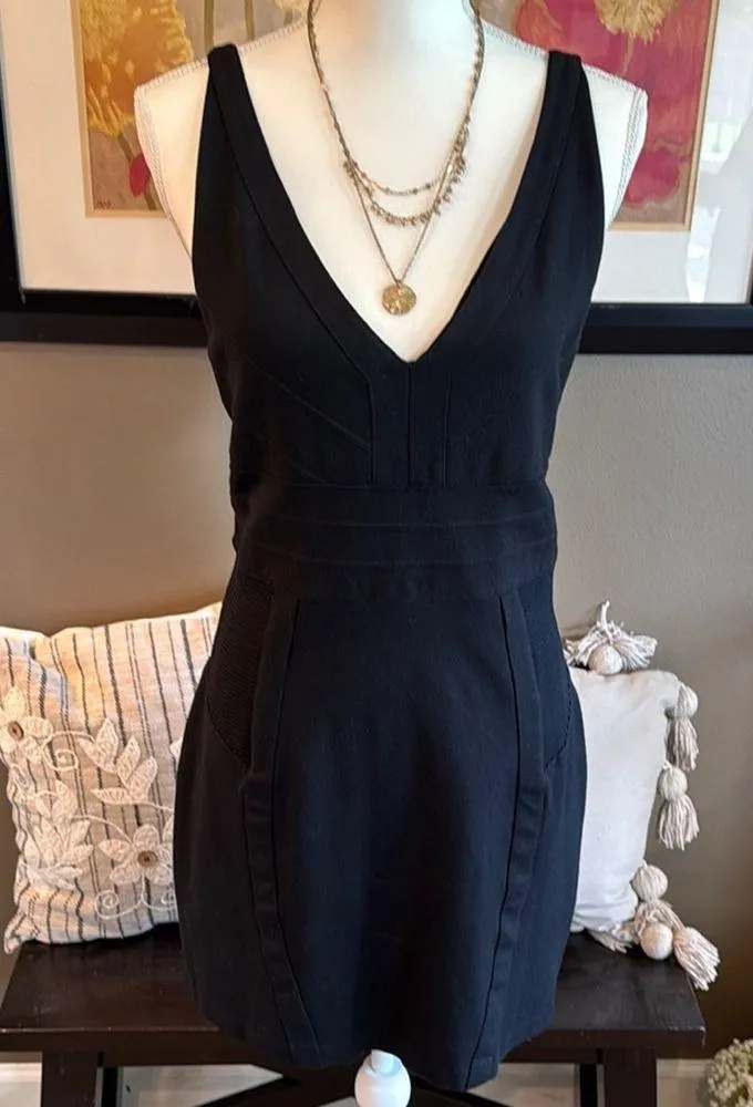 EXPRESS Black V-Neck Criss Cross Sleeveless Mini Dress Size Large - Image 4