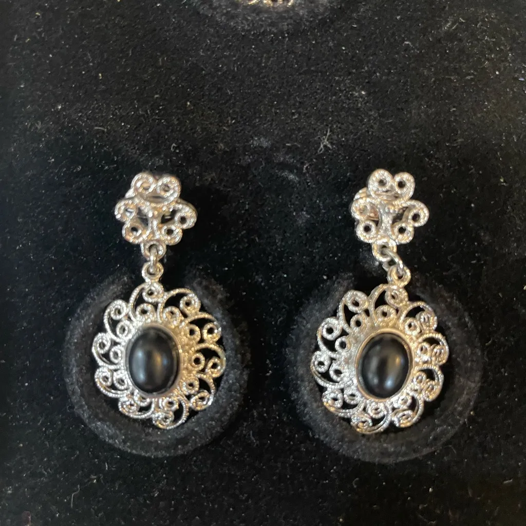 Vintage Amway Filigree Silver Tine Black Necklace Clip On Earrings Jewelry Set - Image 2