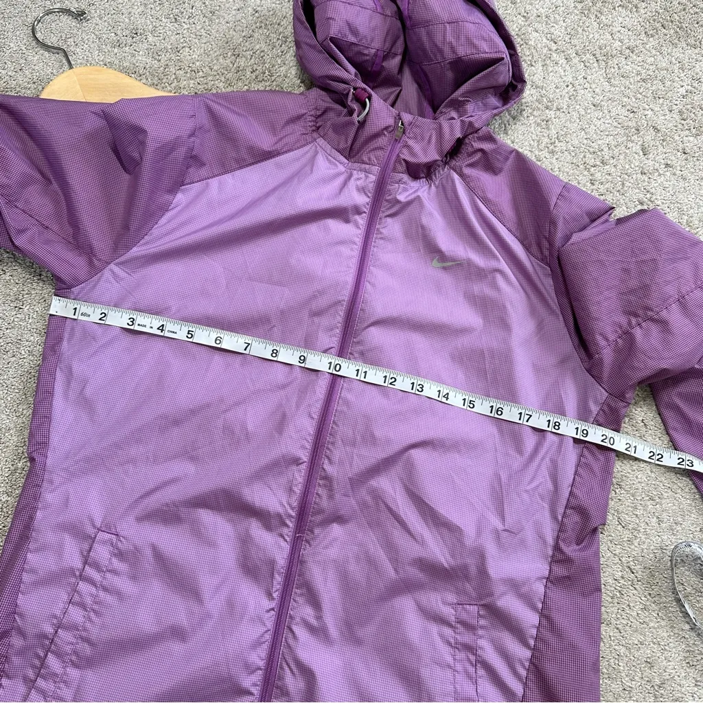 Nike Women’s Windbreaker Running Jacket Hooded Full Zip Lightweight in Purple L - Image 12