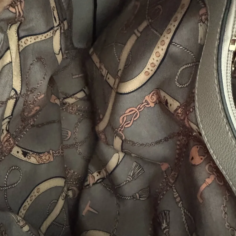 Sophisticated Gray Tote with Metallic Accents - Image 4