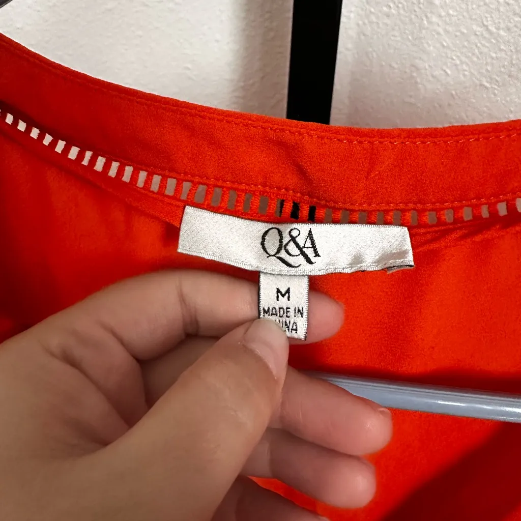 Q&A orange top size medium - Image 2
