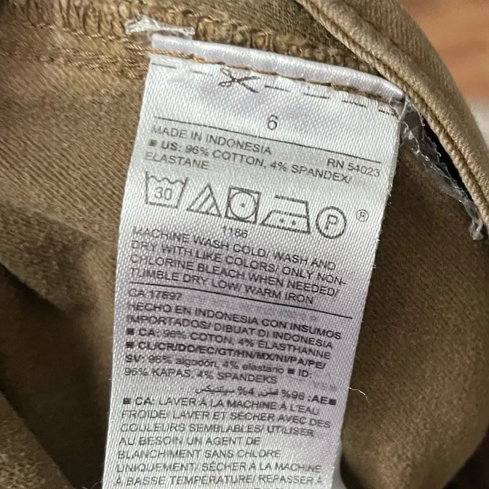 Old Navy Cargo Pants - Image 9