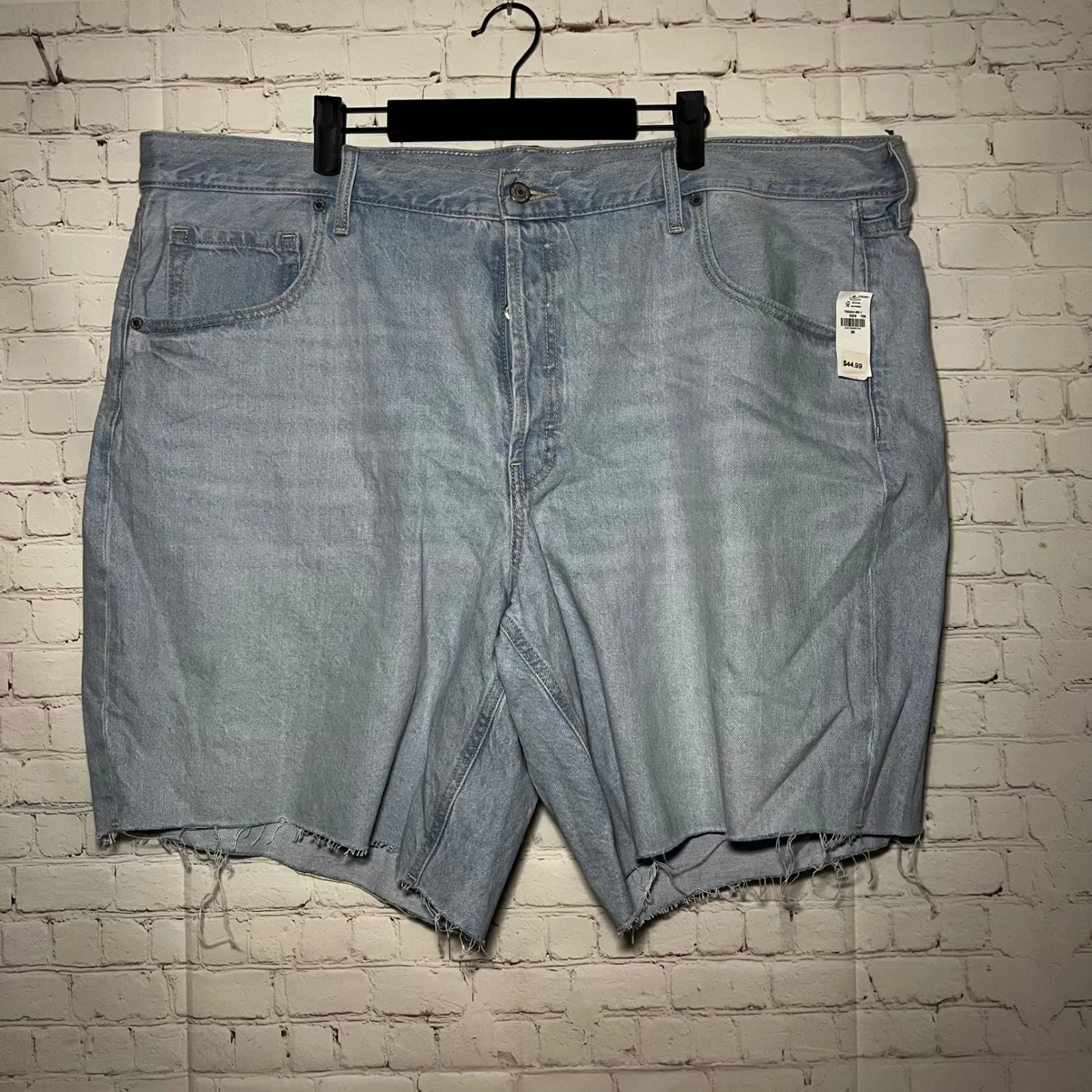 NWT Old Navy Women's Baggy Light Wash Denim Shorts Distressed Raw Hem Size 20 - Image 3