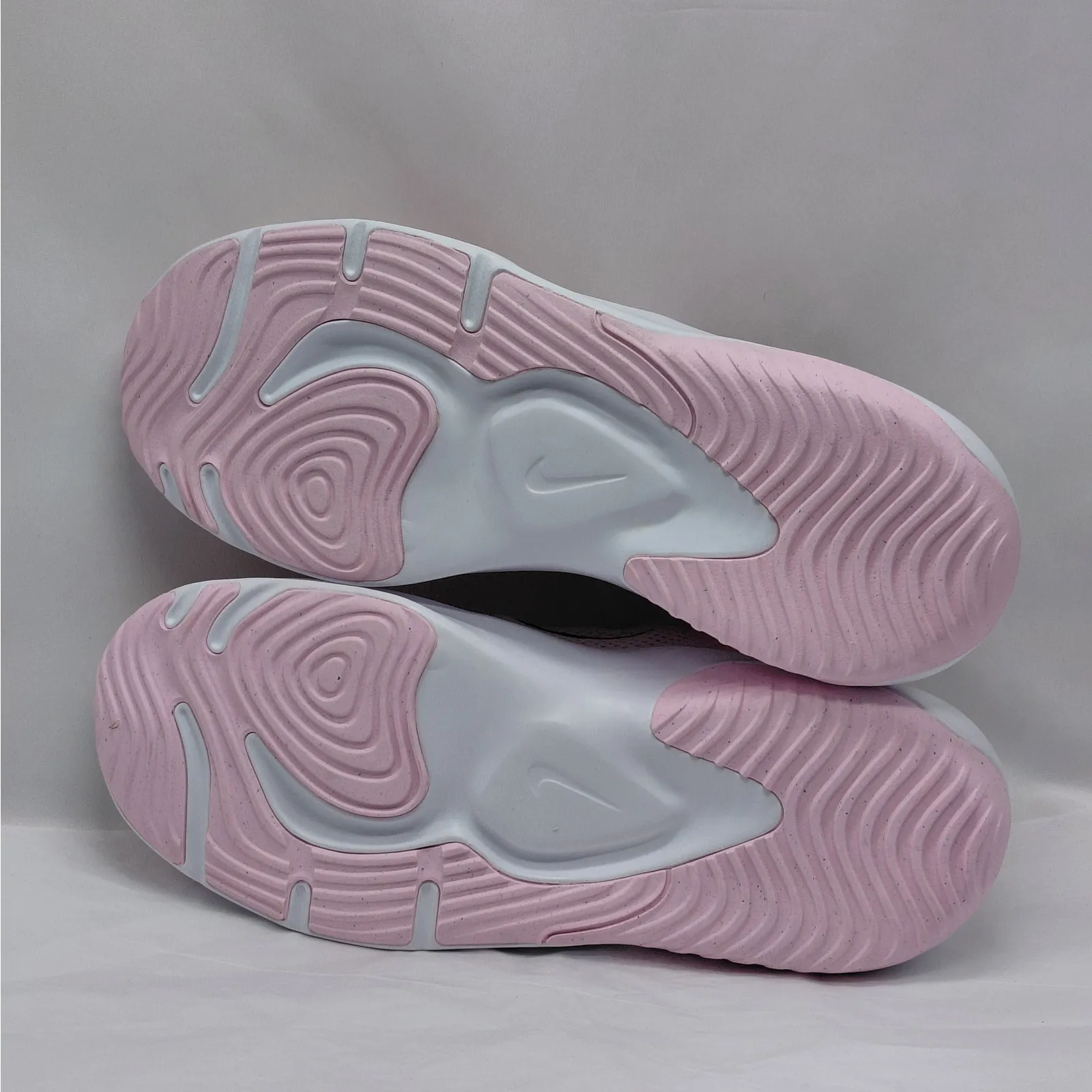 Nike Legend Essentials 3 Athletic Sneakers Women's 12 Pink Activewear Workout - Image 12