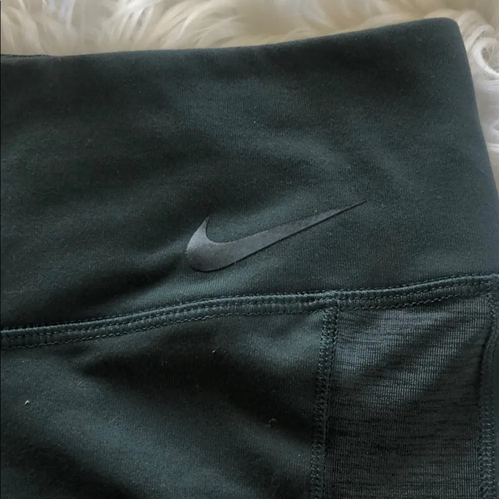 Nike dark green dri fit LEGGINGS  size s EUC - Image 3