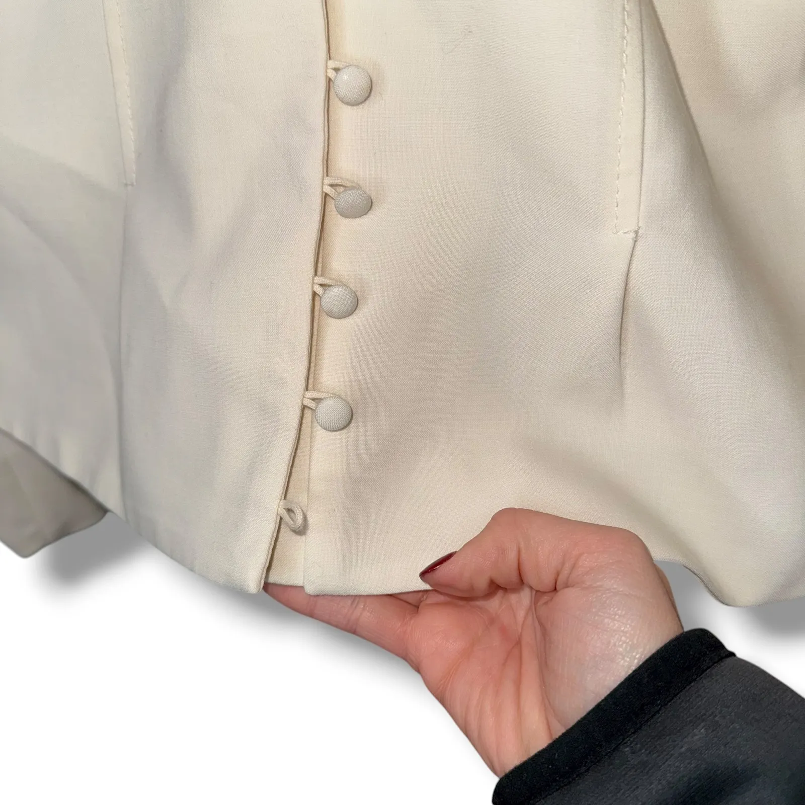 Jacquemus LAmour Dun Gitan‎ White Puff Sleeve Button Front V Neck Top - Image 10