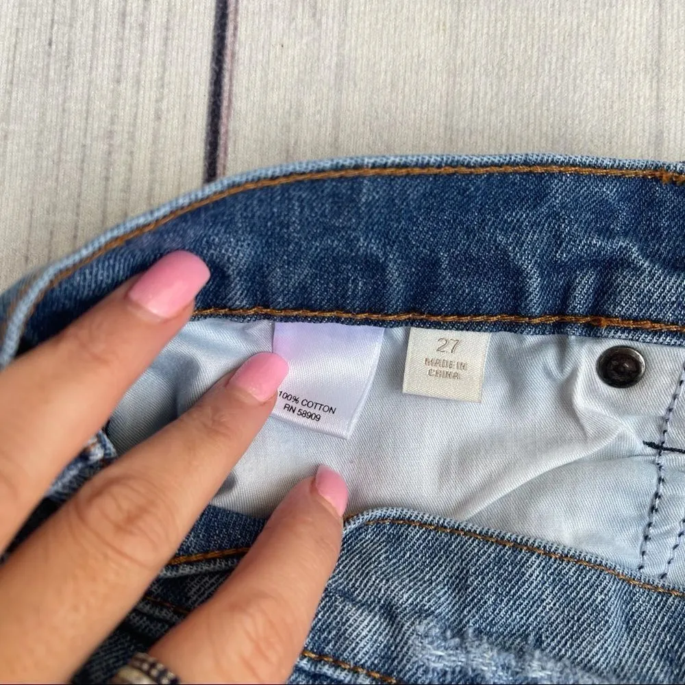 Chelsea & Violet Women’s Distressed High Rise Raw Hem Denim Shorts Size 27 - Image 5