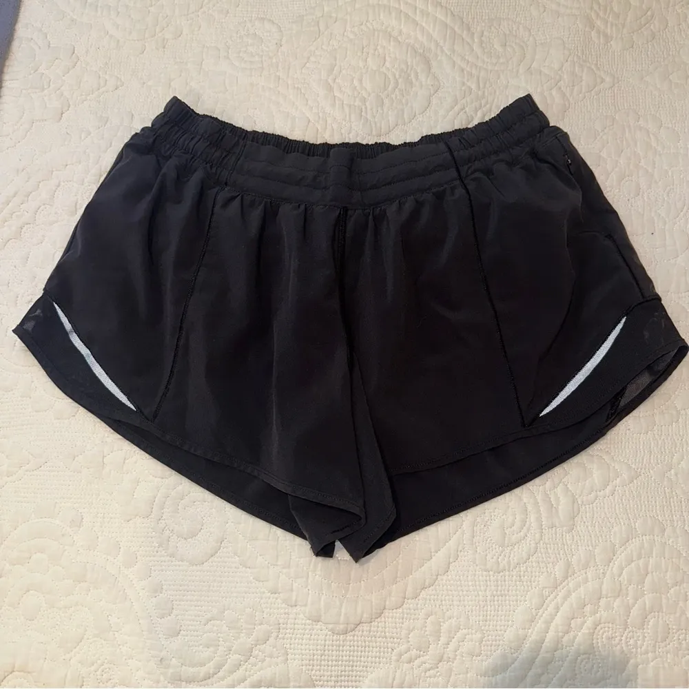 Lululemon Hotty Hot Low-Rise Lined Short 2.5". 12 Tall. Black. - Image 5