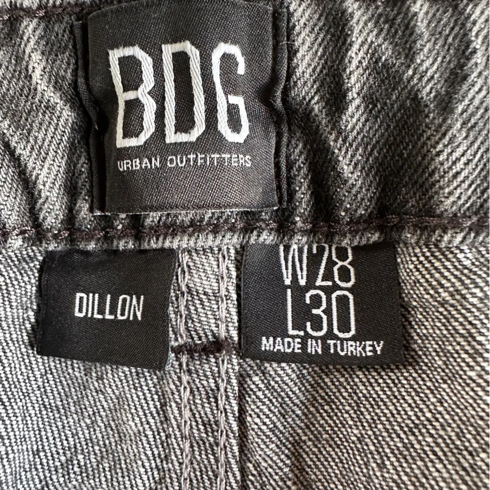 Urban Outfitters Dillon Slim Straight Jeans Distressed Black - Image 4