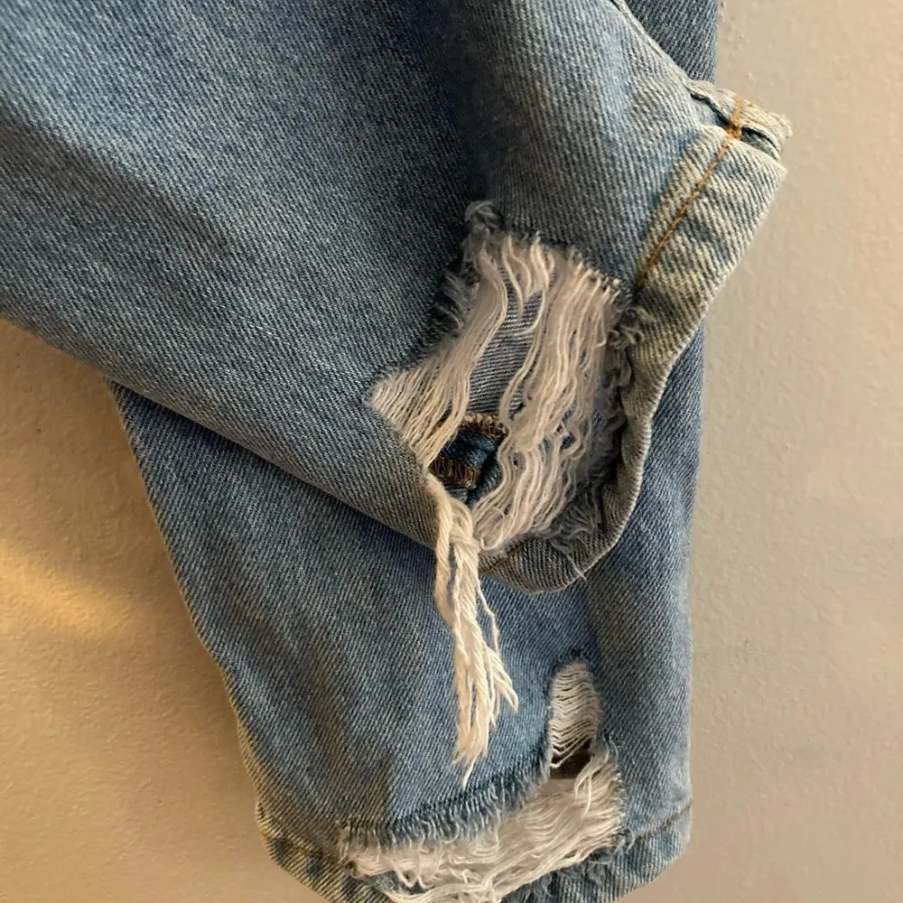 The Laundry Room Distressed Jeans 26 - Image 6