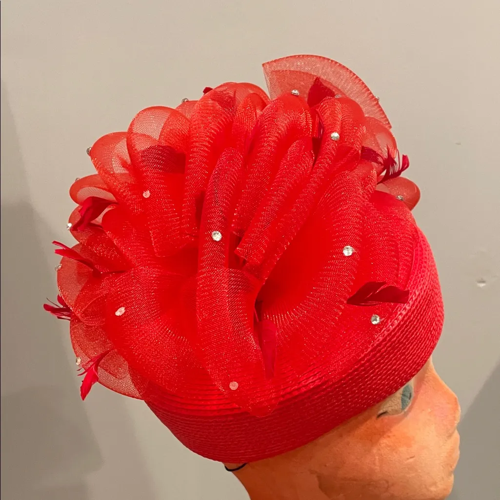 Elegant Red Fascinator Hat glam looks like new - Image 3