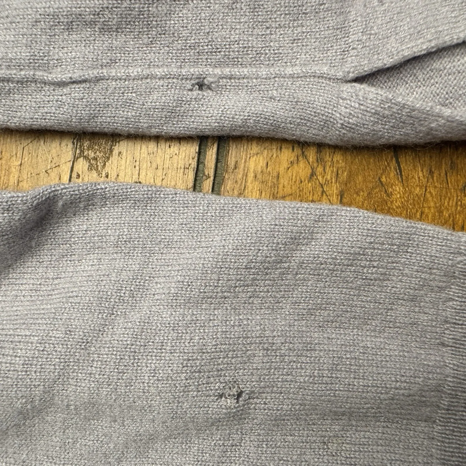 Nordstrom women XS crewneck cashmere‎ sweater Light  Purple 100% cashmere FLAWS - Image 3