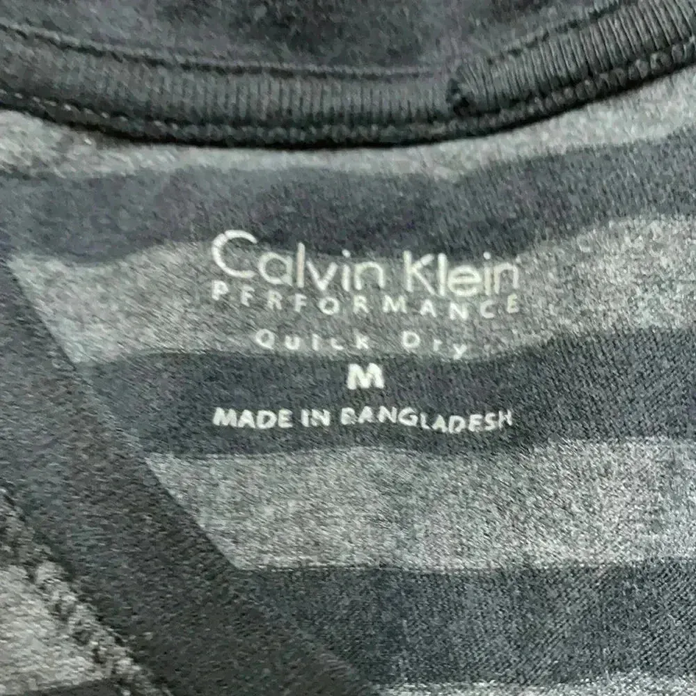 Calvin Klein Long sleeve performance tee, size Med - Image 3