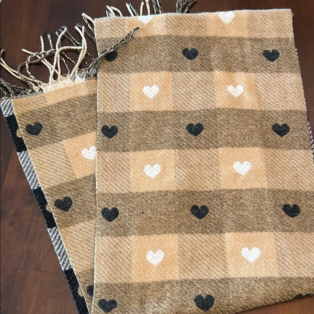Elegant Heart and Checkered Scarf Set - Image 2