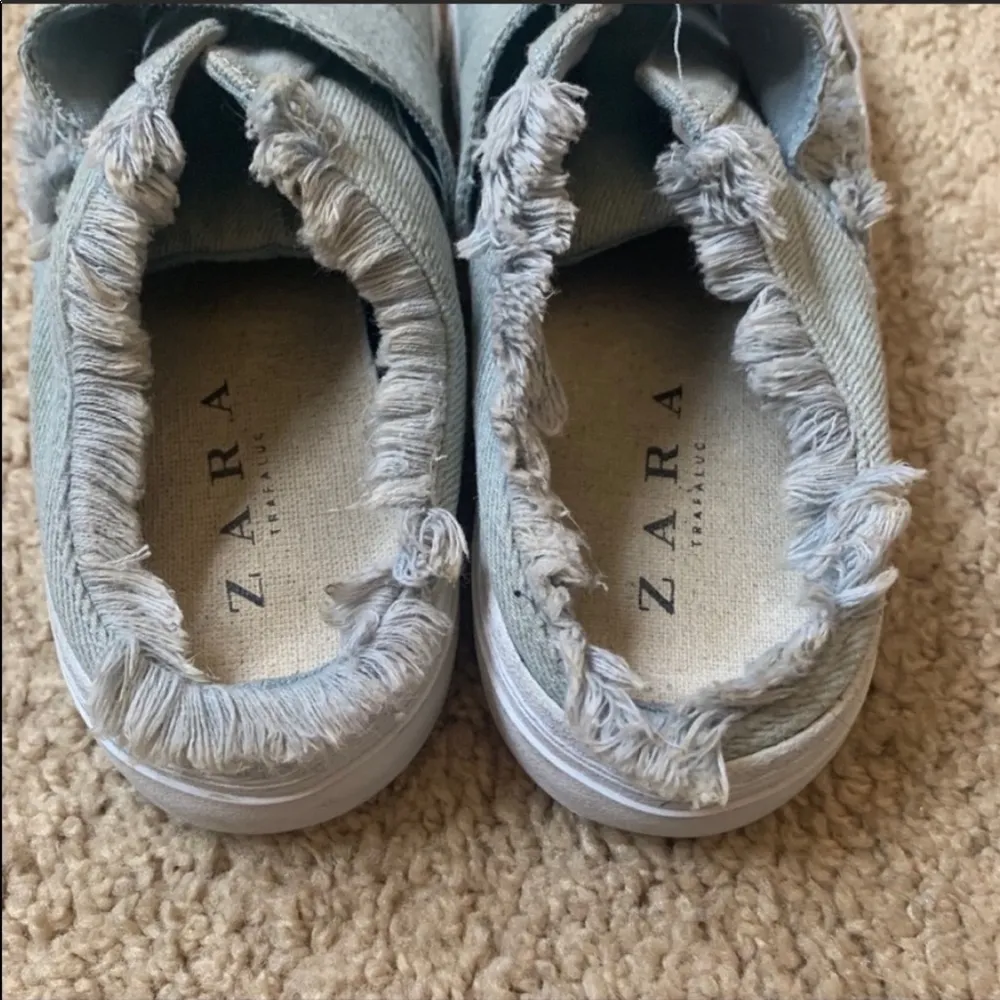 ZARA  blue denim distressed sneakers - Image 7