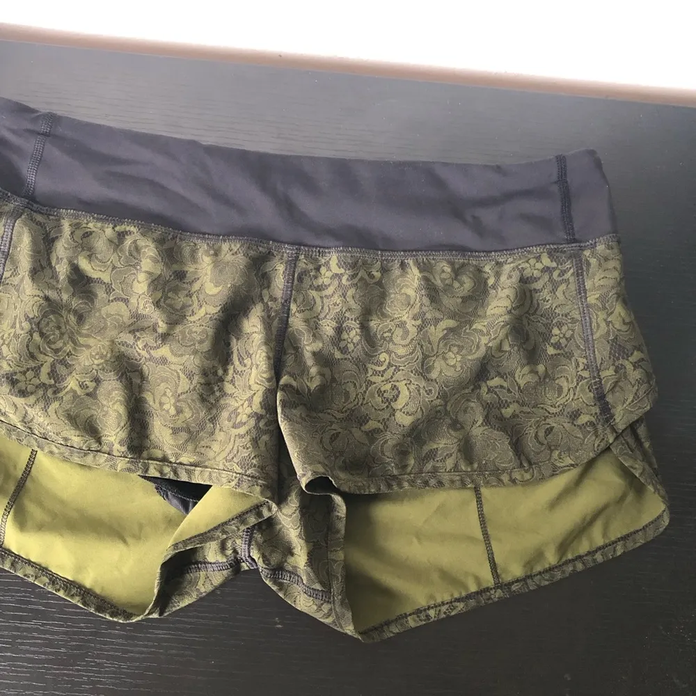Lululemon Speed Shorts Green Lace Medium 10 - Image 2