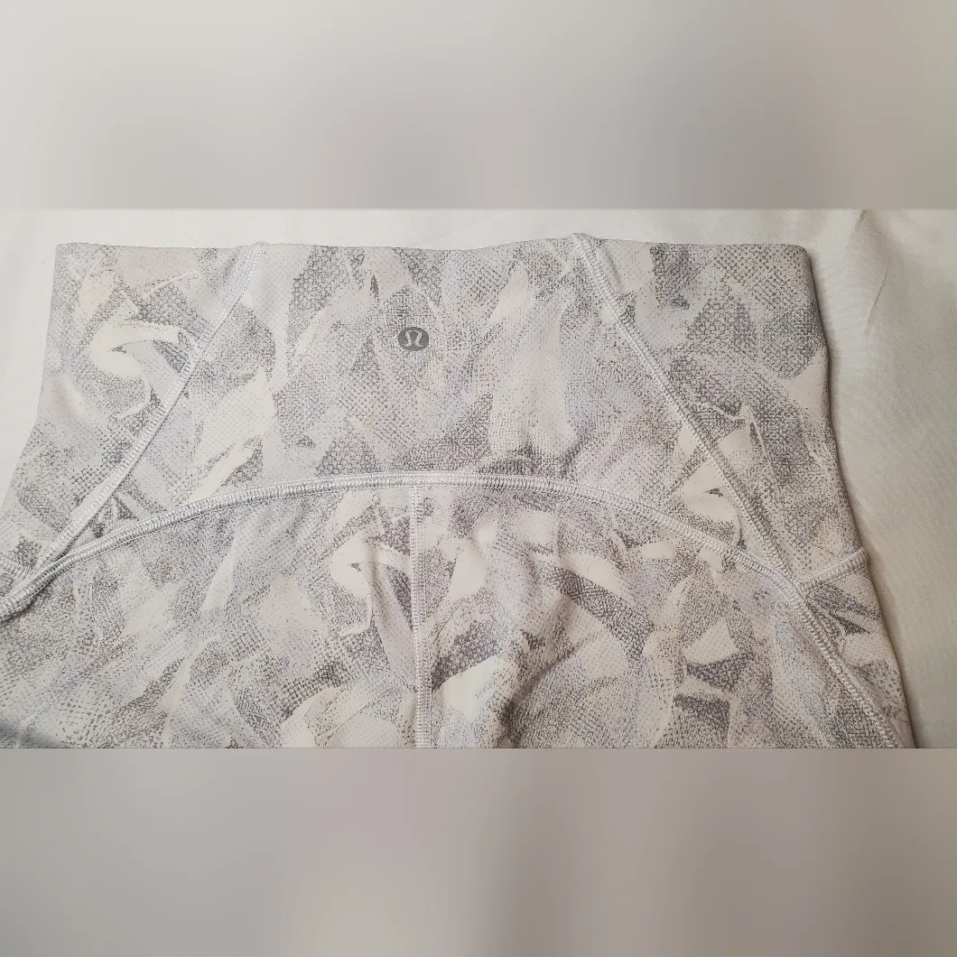 Lululemon Train Times Crop Jasmine White Multi / White SIZE:8 - Image 8