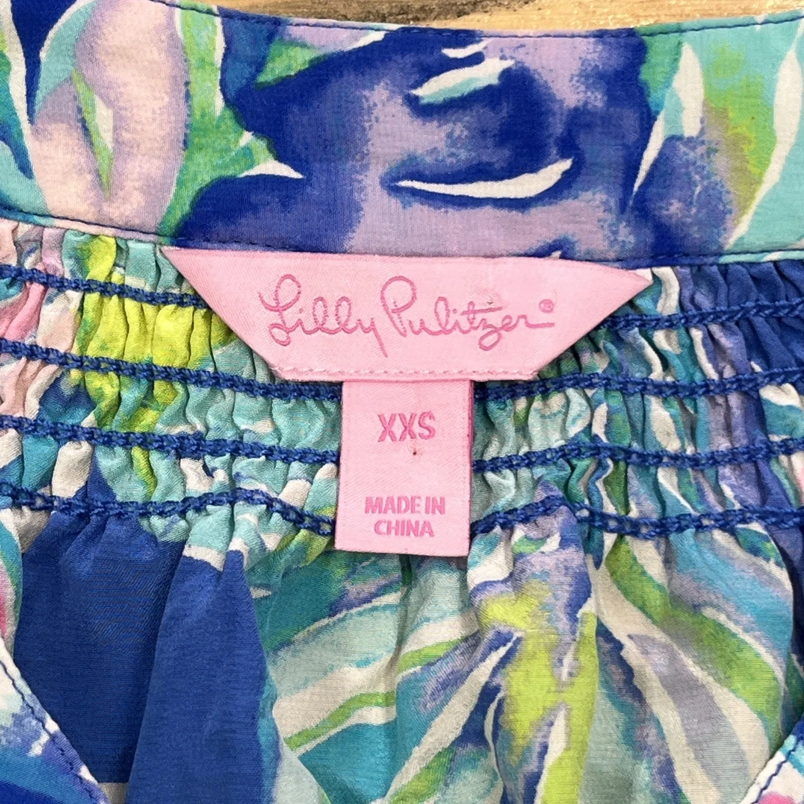 Lilly Pulitzer Elsa Silk Blouse Casa Del Sol Smocked Henley Sz XXS Colorful - Image 3
