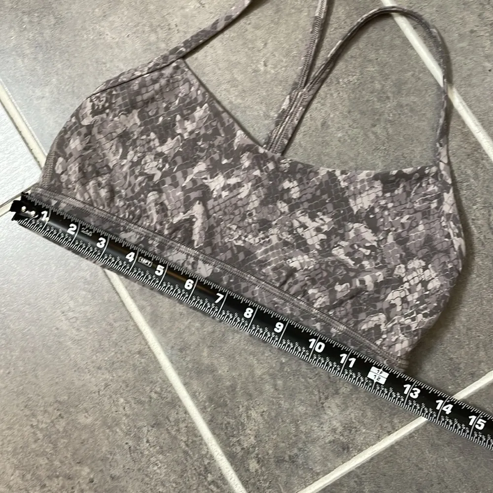 Lululemon Flow Y Bra Nulu size 8 - Image 5