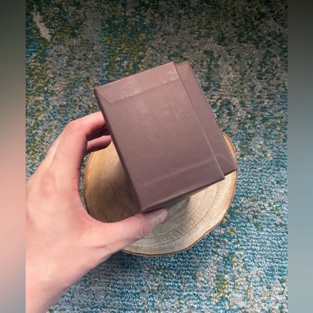 small logo storage box with authenticity card - Image 5